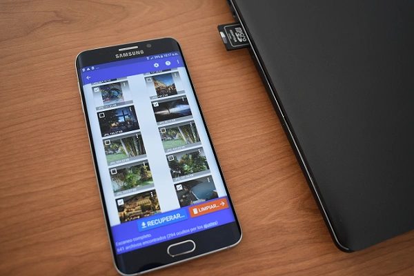 Interface de l'application de récupération de photos DiskDigger sur un smartphone Android