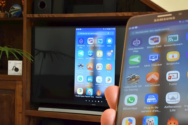 L'écran du téléphone Android se reflète sur un téléviseur connecté à un Chromecast Ultra