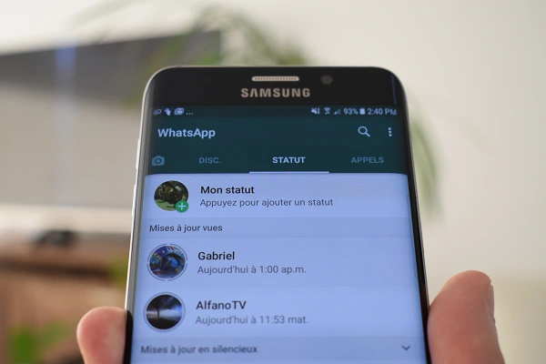 Status WhatsApp sur un smartphone Android