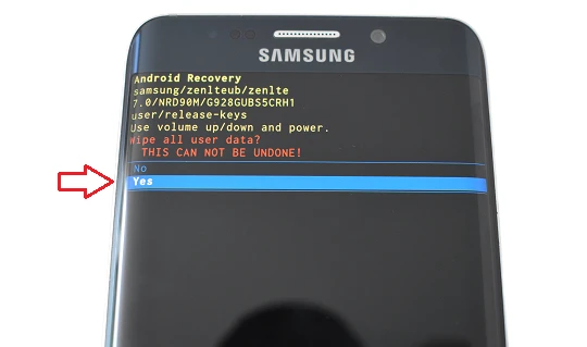 Smartphone Samsung avec l'option Oui (yes) pour confirmer la restauration.