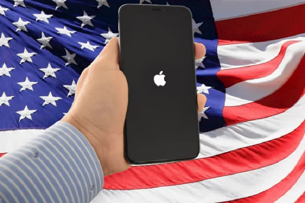 iPhone affiche le logo d'Apple.
