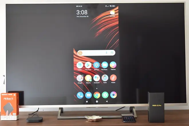 Écran de téléphone Xiaomi Poco X3 Pro sur un téléviseur branché à une Xiaomi Mi Box S 4k